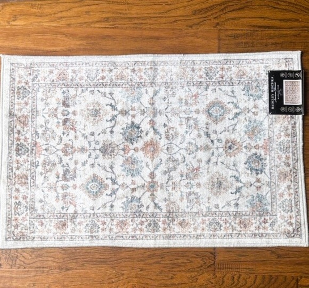 Badgley Mischka 20" x 30" Washable Rug